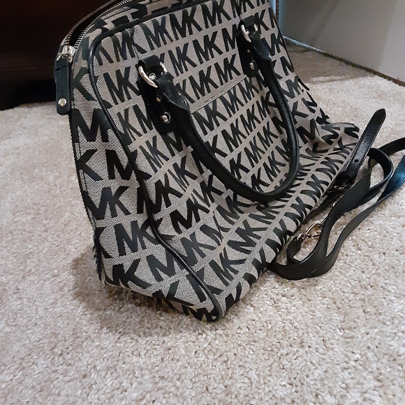 Purse - Picture 2 of 2